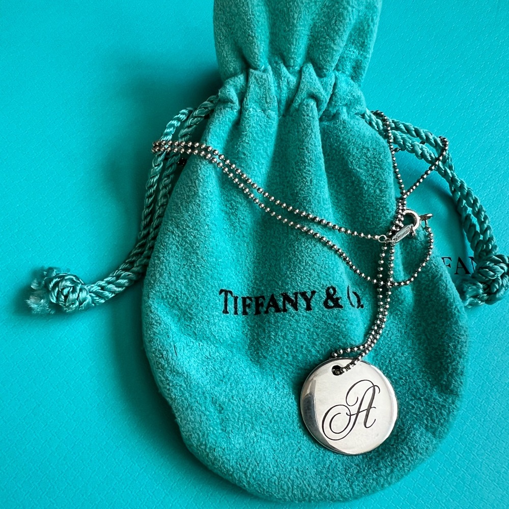 Tiffany Notes Alphabet A large disc charm necklace - Picture 5 of 13